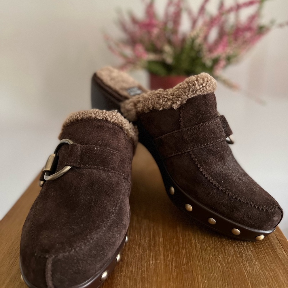 Stuart Weizmann Brown Suede Mules/ Super comfy Fur lining: Size: 6.5